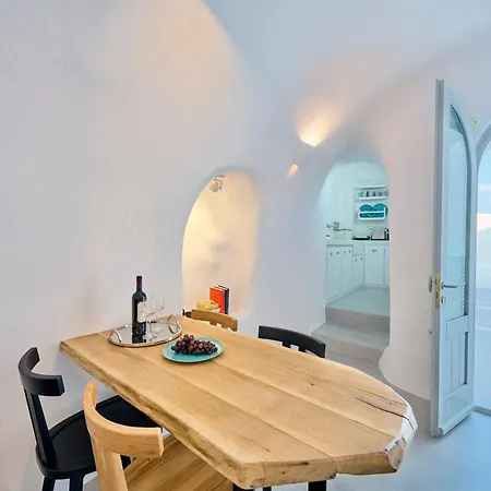 Cave Suite Oia-3